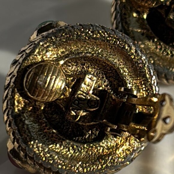 CAROLEE FAUX PEARL CABACHON CLIP EARRINGS - Picture 8 of 8